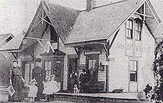 Waiting at the Shawville station, c.1900. (Photo - Pontiac Archives)